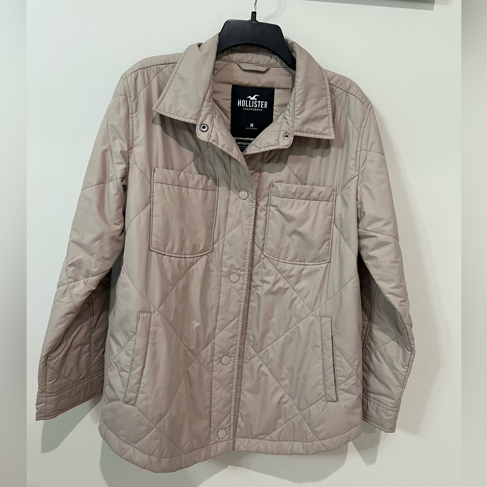 Hollister Women's Beige Quilted Puffer Barn Coat